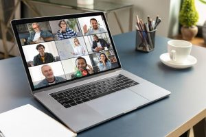 A favor y en contra del trabajo a distancia